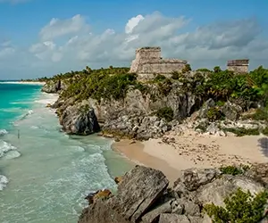 Infinity pool overlooking the ocean in Riviera Maya