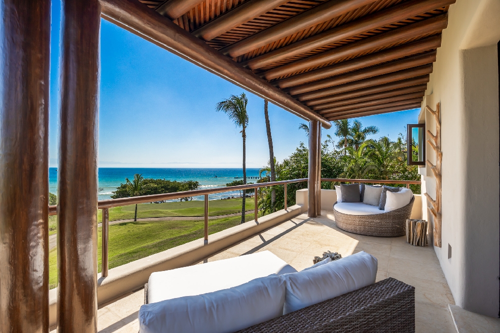 casa-sole-oceanfront-living-vehm2